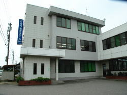 石田校外観