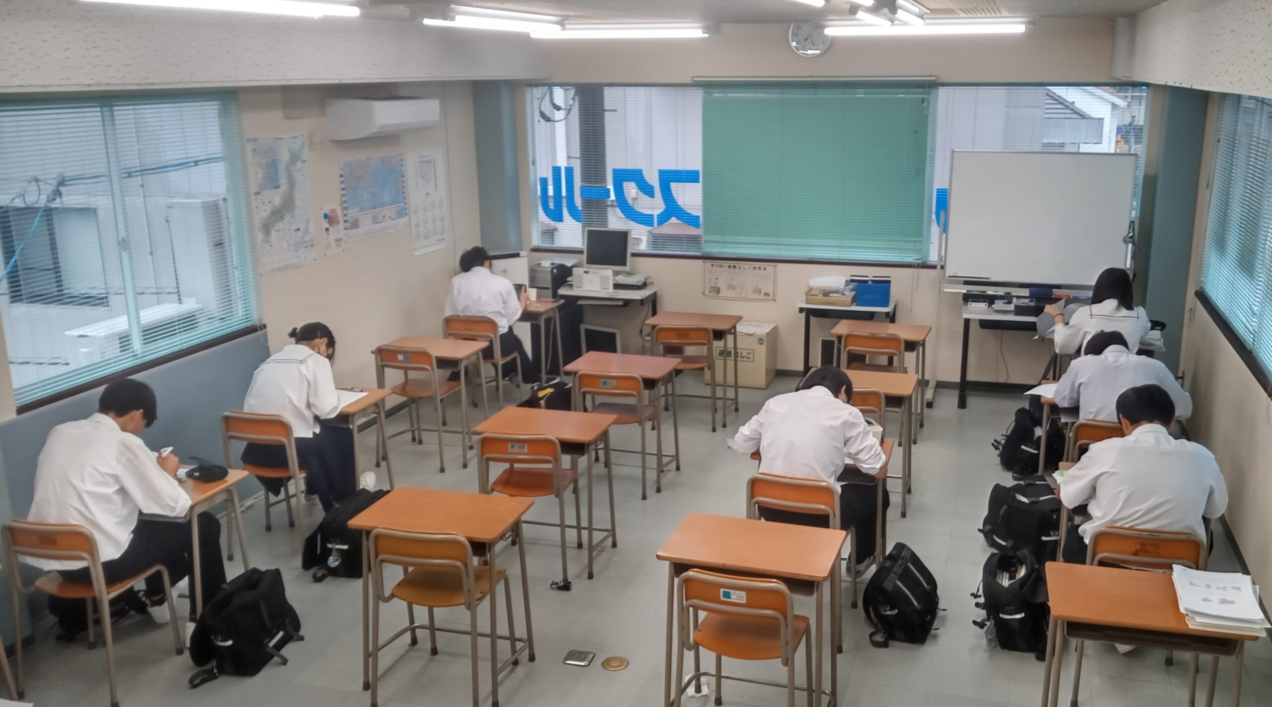 早朝勉強会　頑張っています